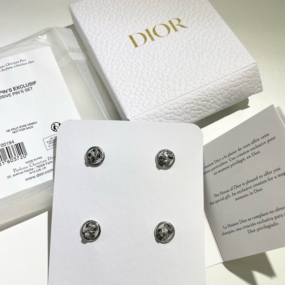 Dior beauty gift Pin badge Set of 4 Brooch - Picture 7 of 8